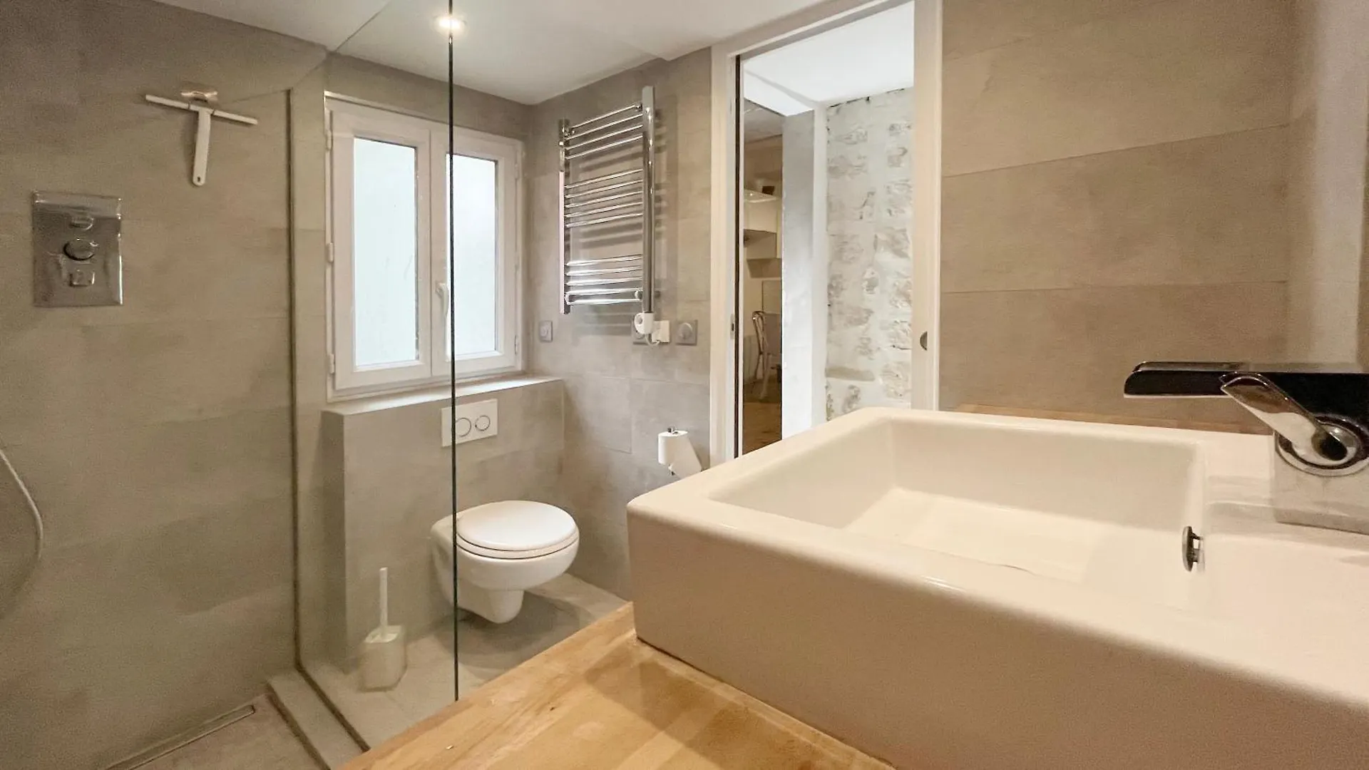 Beautifully Renovated 17Th Paris Apartment
